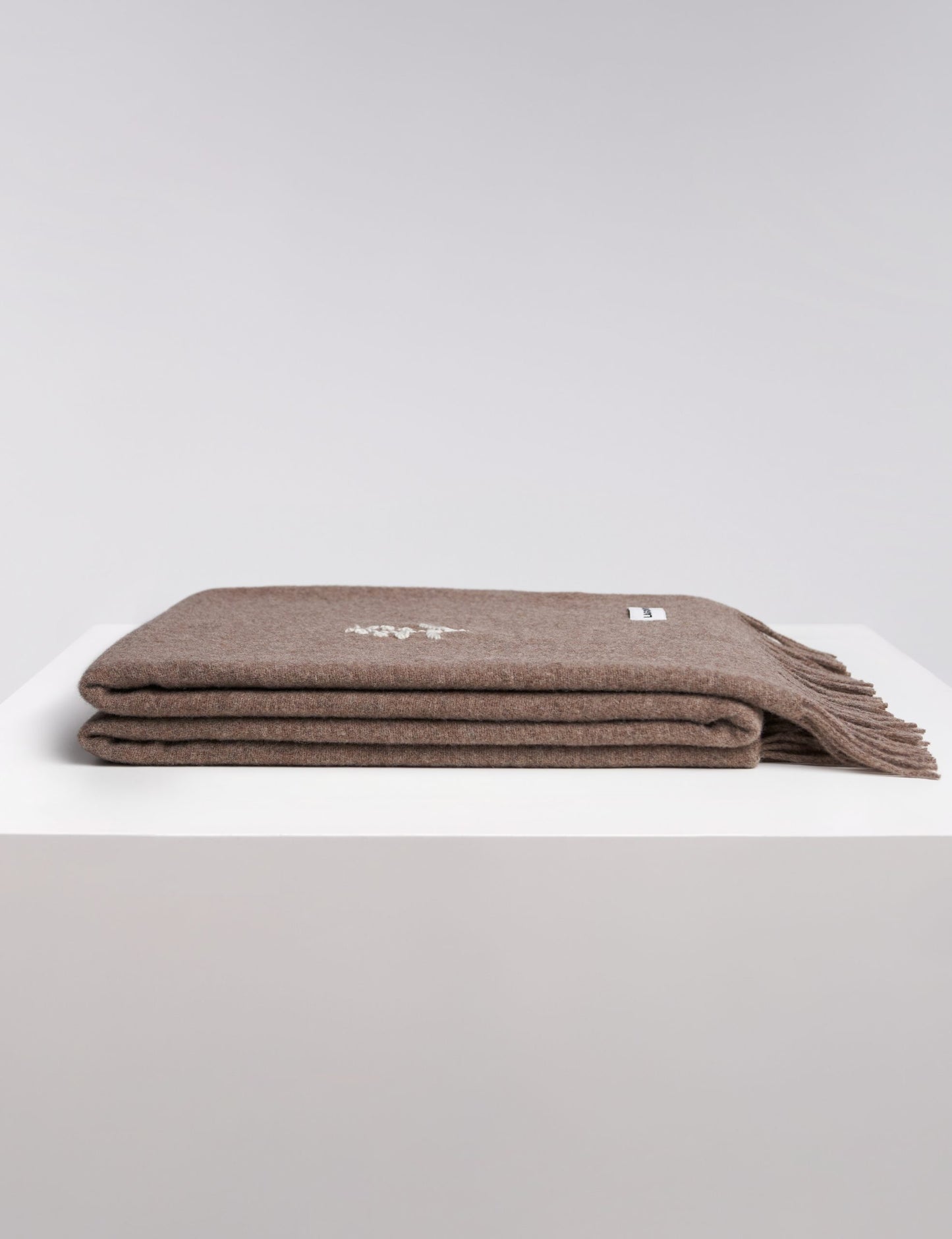 Bucaneve Throw Blanket