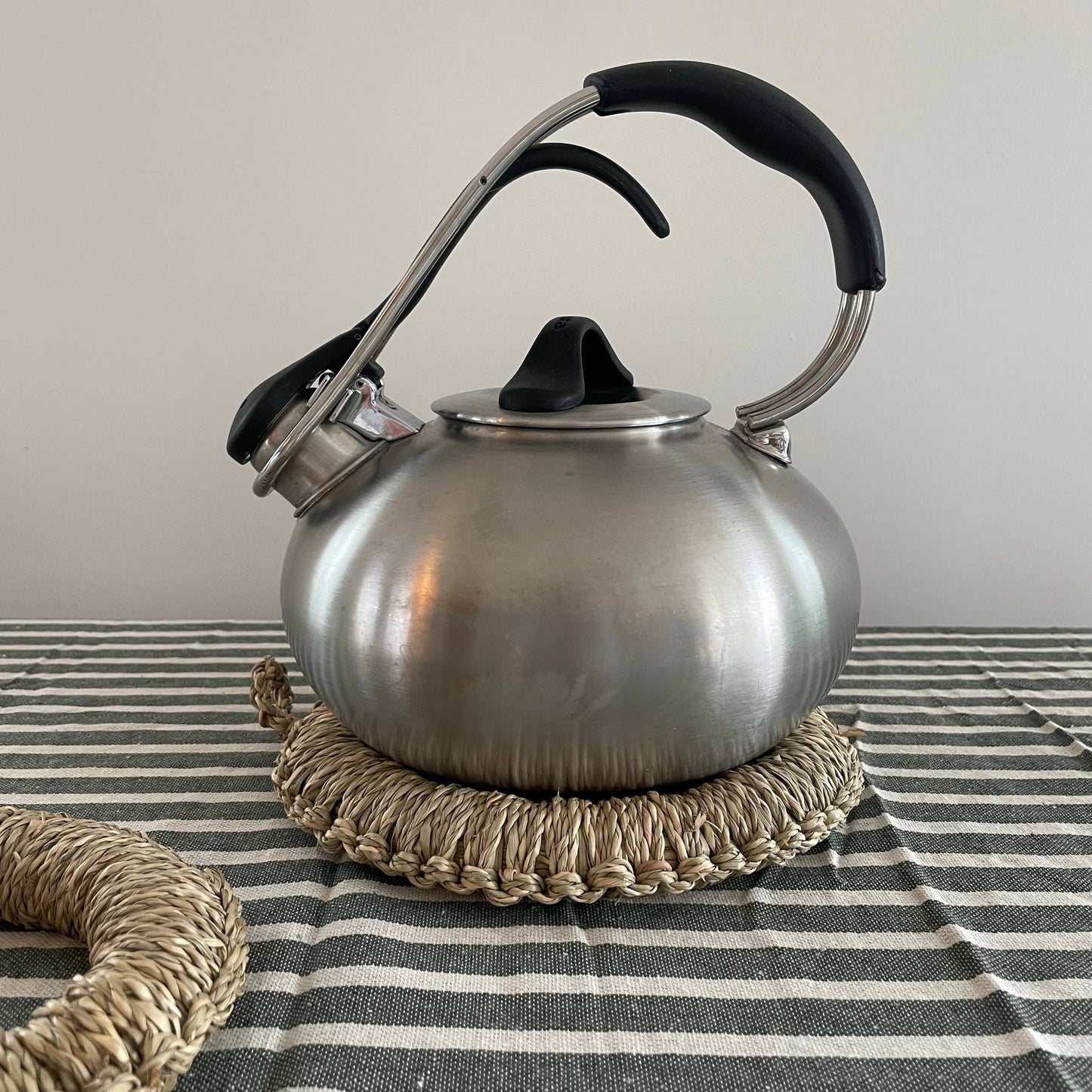 Natural Rush Trivet & Stand | Large