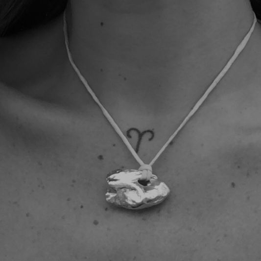 No 9 - Venus Heart Oyster Shell Necklace