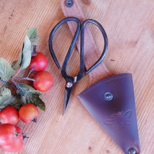 Garden Scissors in Leather Pouch